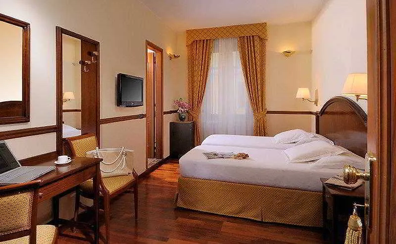 מילאנו Worldhotel Casati 18 מלון
